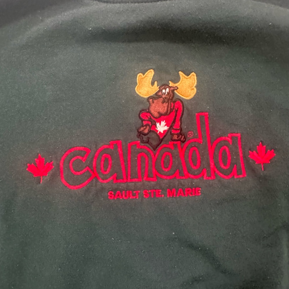 🇨🇦 Vintage Canada Crewneck Sweatshirt 🇨🇦
Sault Ste. Marie moose graphic 🫎